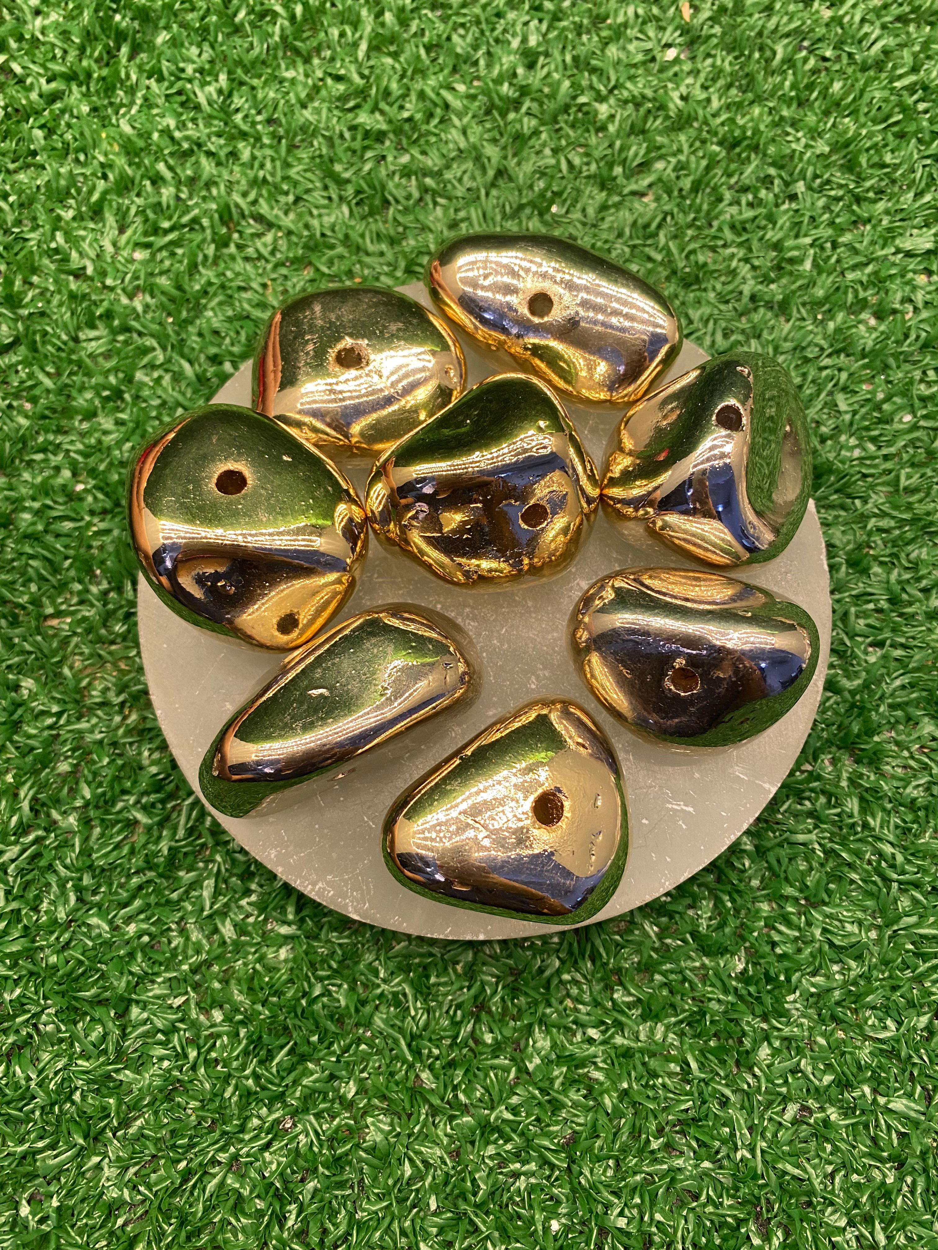 Pedra Rolada Dourada Furada - 3 a 5cm