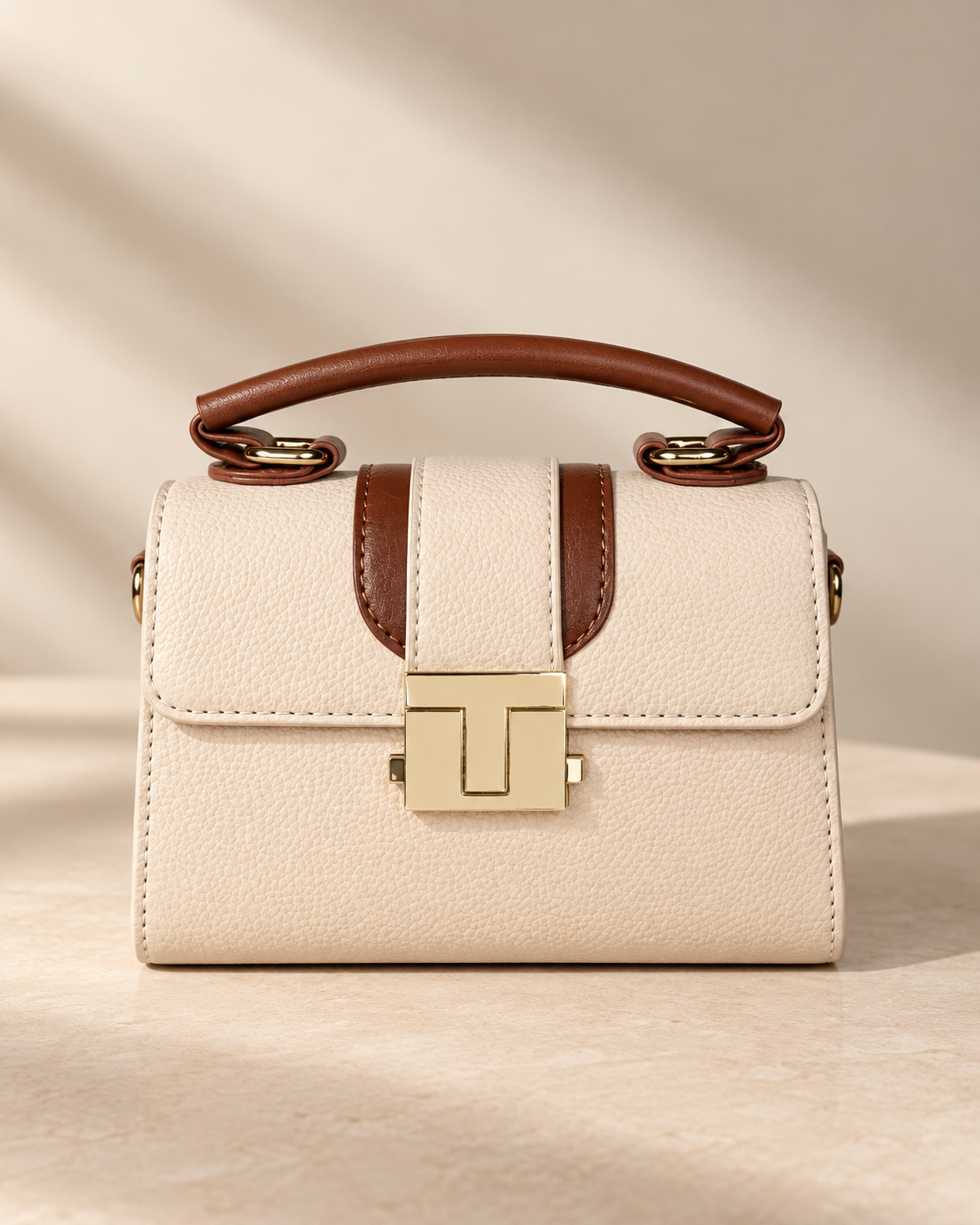 Bolsa Estruturada Lucky Girl Off-White com Faixa Marrom e Fecho T