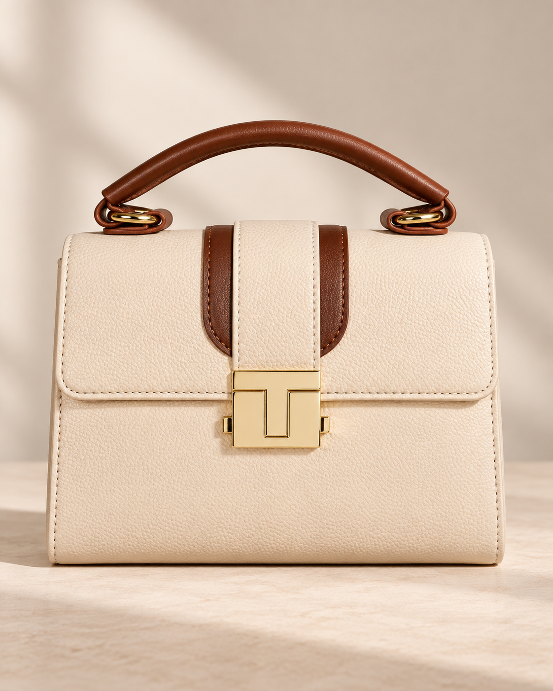 Bolsa Estruturada Lucky Girl Off-White com Faixa Marrom e Fecho T
