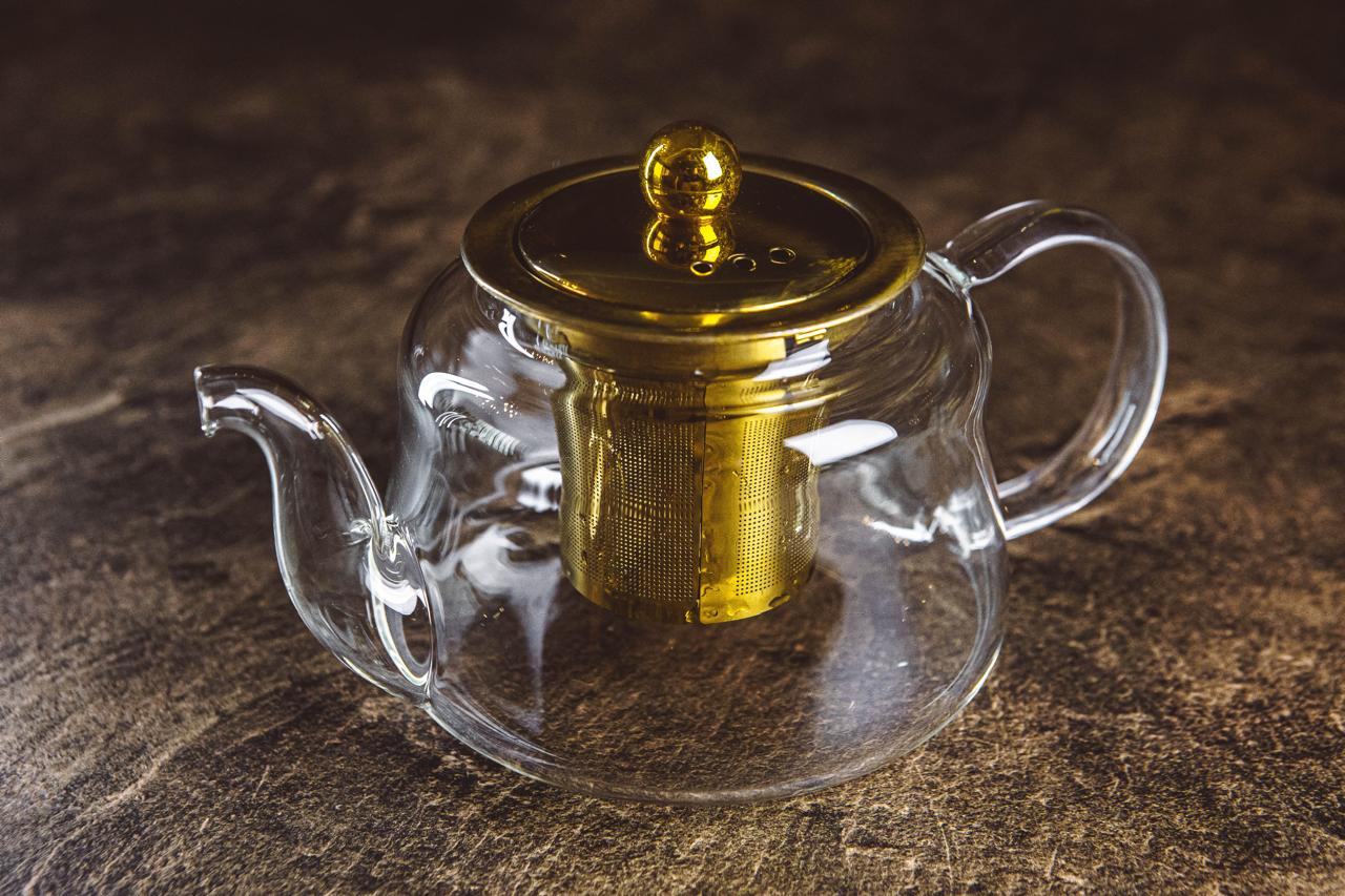 CHALEIRA CHÁ DE VIDRO COM INFUSOR DOURADO