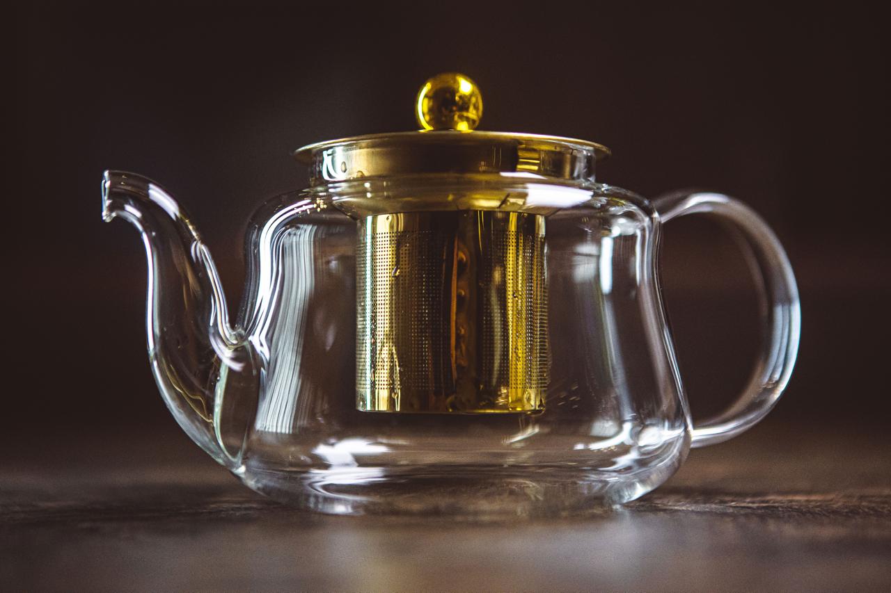 CHALEIRA CHÁ DE VIDRO COM INFUSOR DOURADO