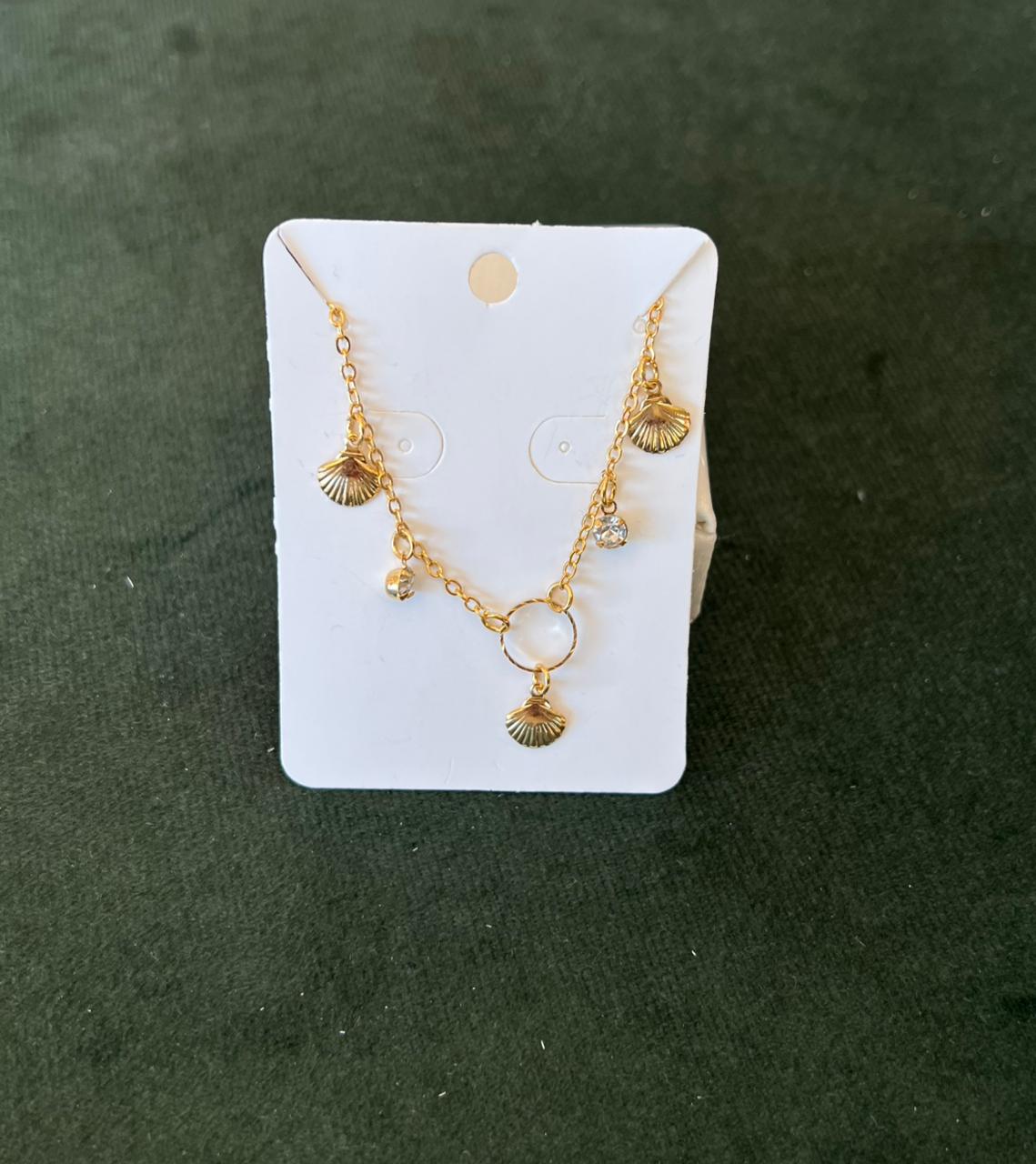 Pulseira de concha com pedra de luz