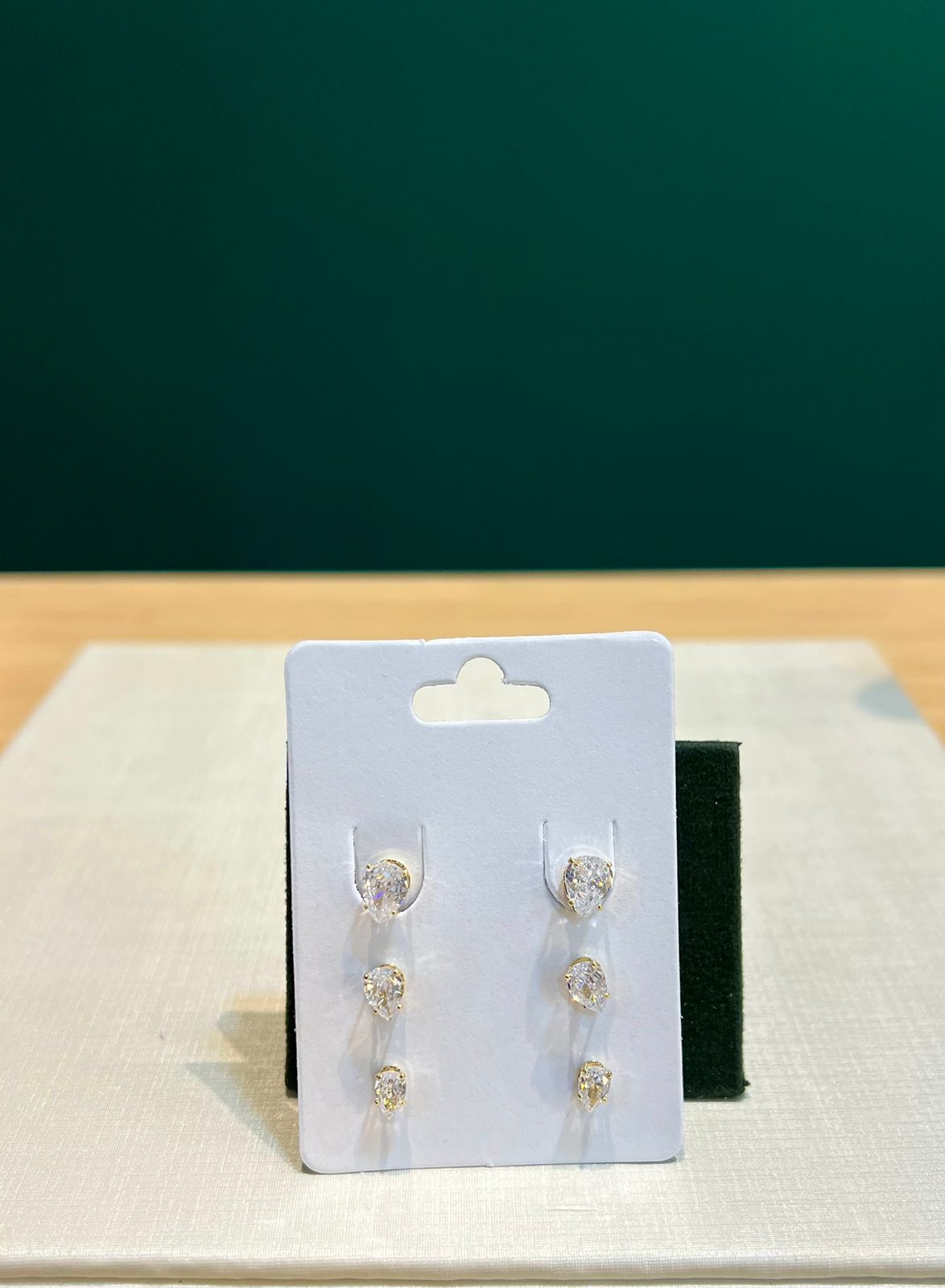 Brinco trio ponto de luz em forma de gota