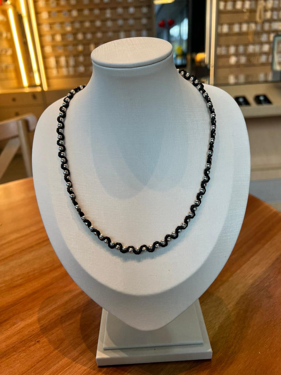 Colar cordão preto