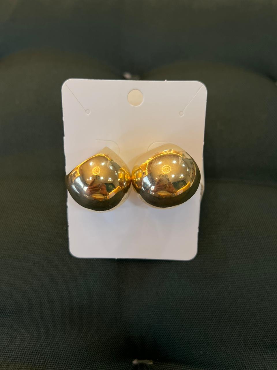 Brinco capacete dourado