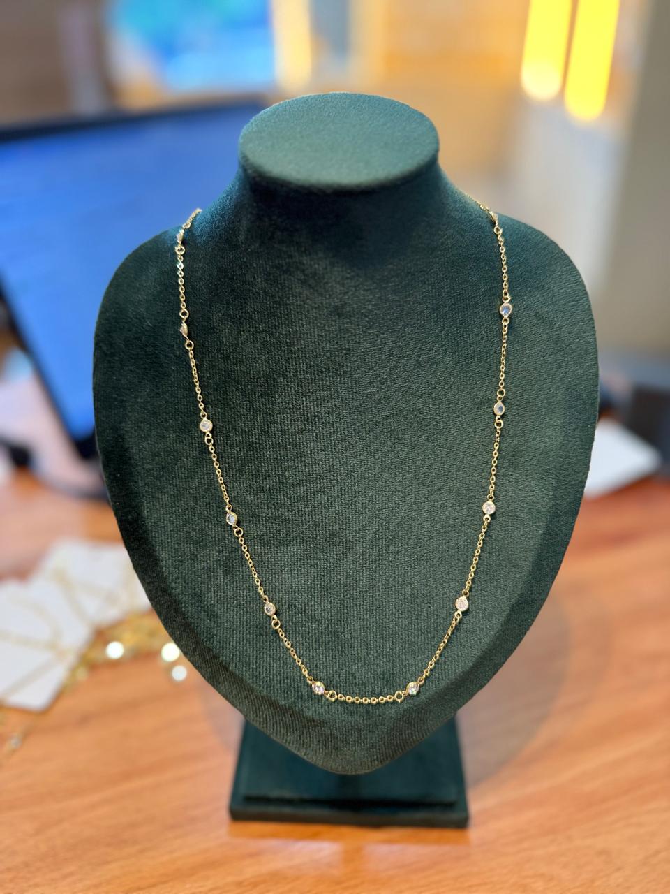 Colar cristais dourado