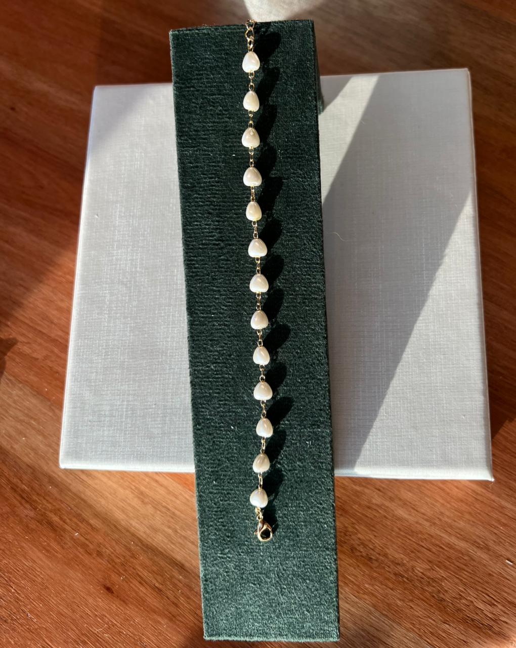 Pulseira com perólas de coração
