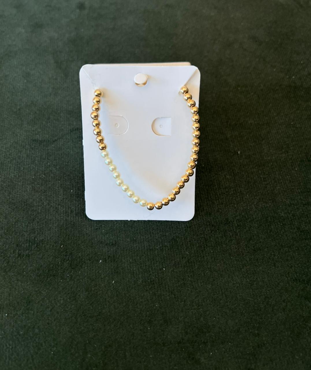 Pulseira de perolas com perolas douradas