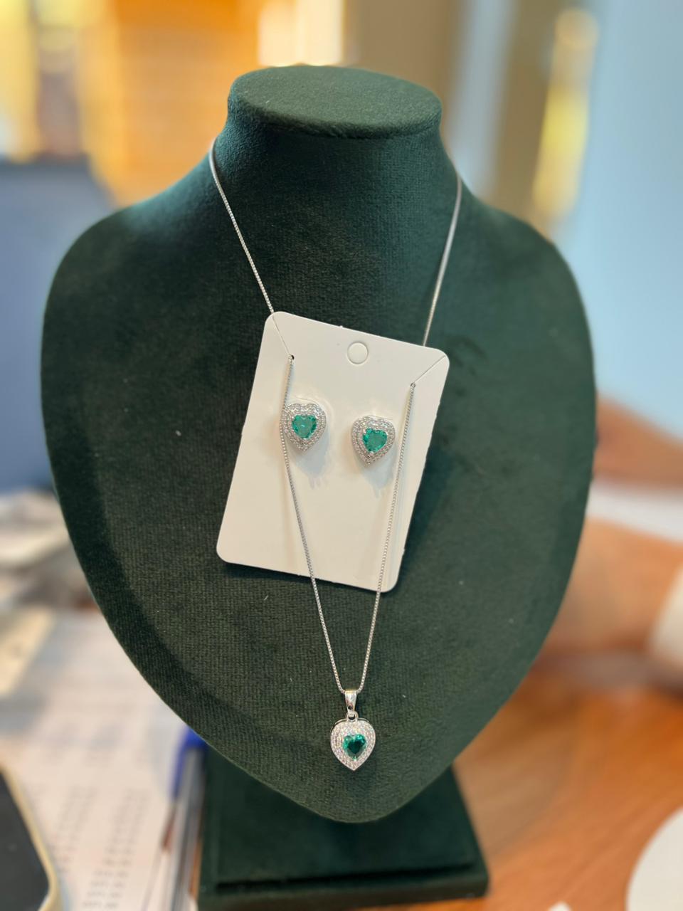 Conjunto prata coração cravejado verde prata