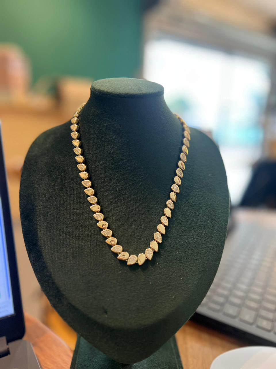 Chocker gotas micro zirconia Dourado