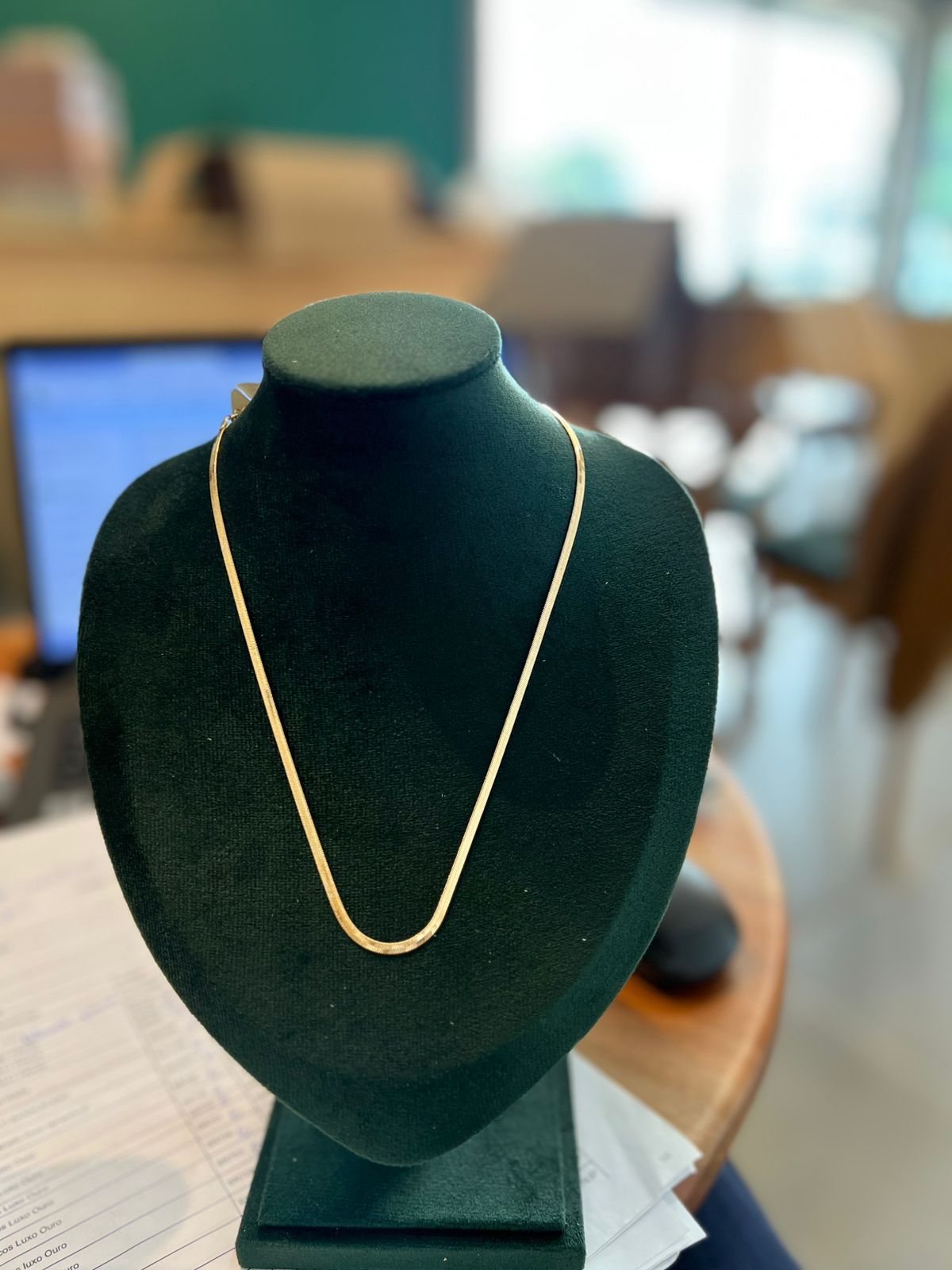 Chocker fita dourada