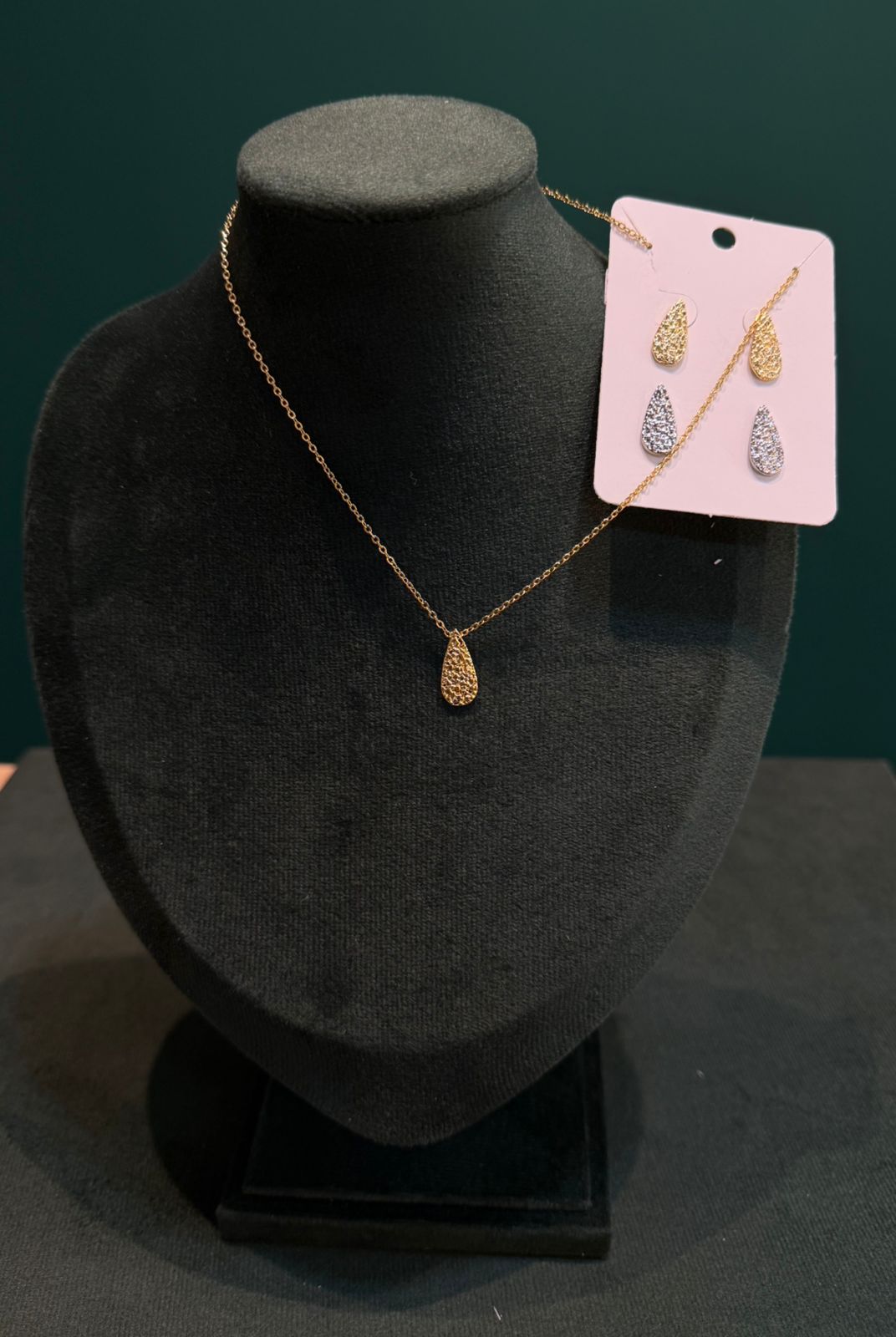 Conjunto gota dourado e prata