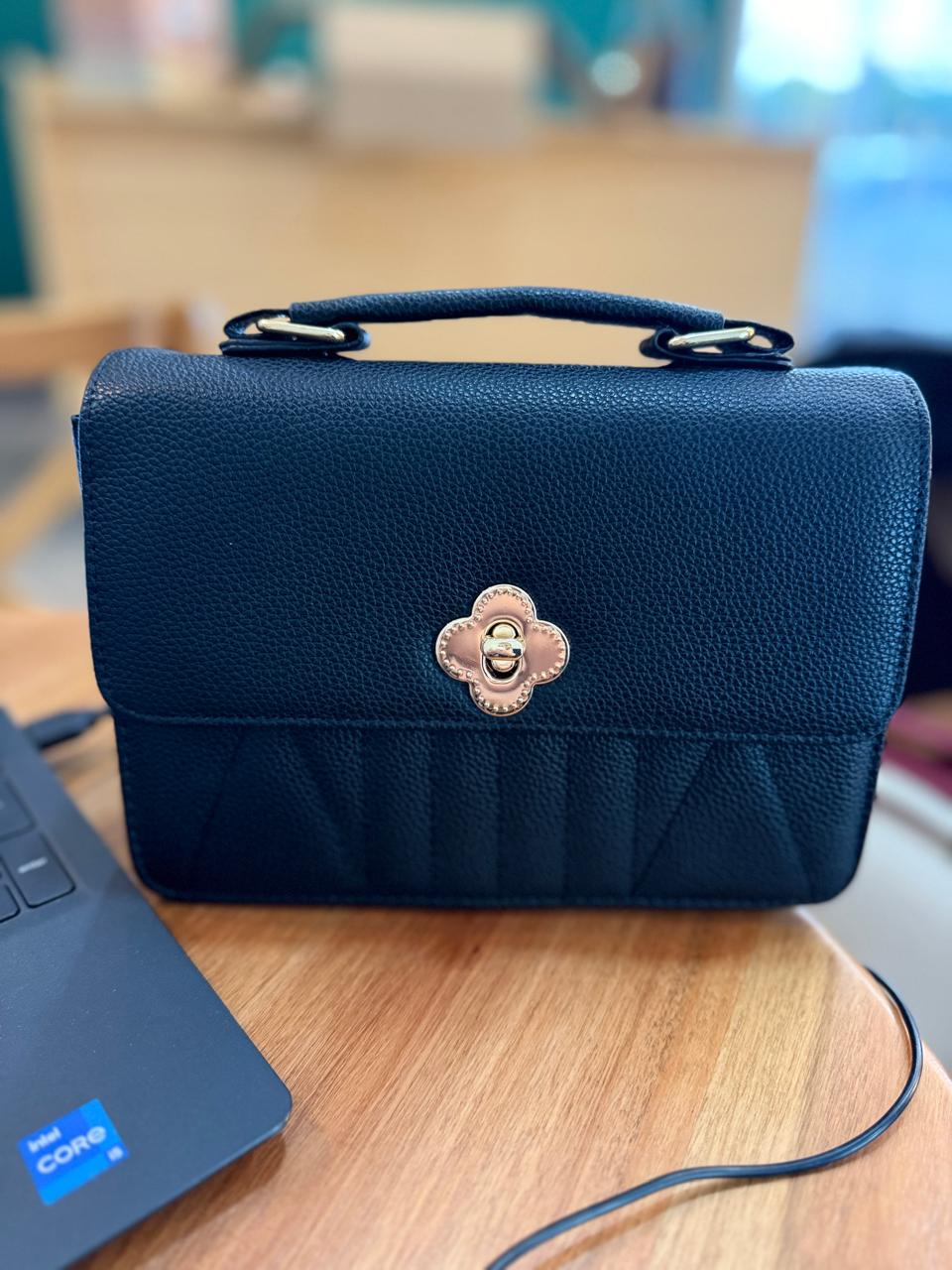 Bolsa preta trevo