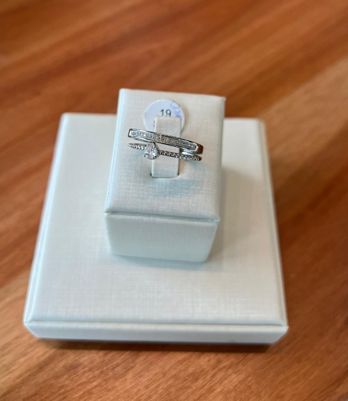 Anel duplo com solitário cravejado biju