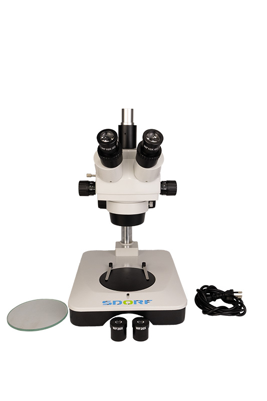MICROSCÓPIO ESTEREOSCÓPIO TRINOCULAR E SISTEMA DE ZOOM COM AUMENTO DE 7X À 90X E ILUMINAÇÃO DE 1W
