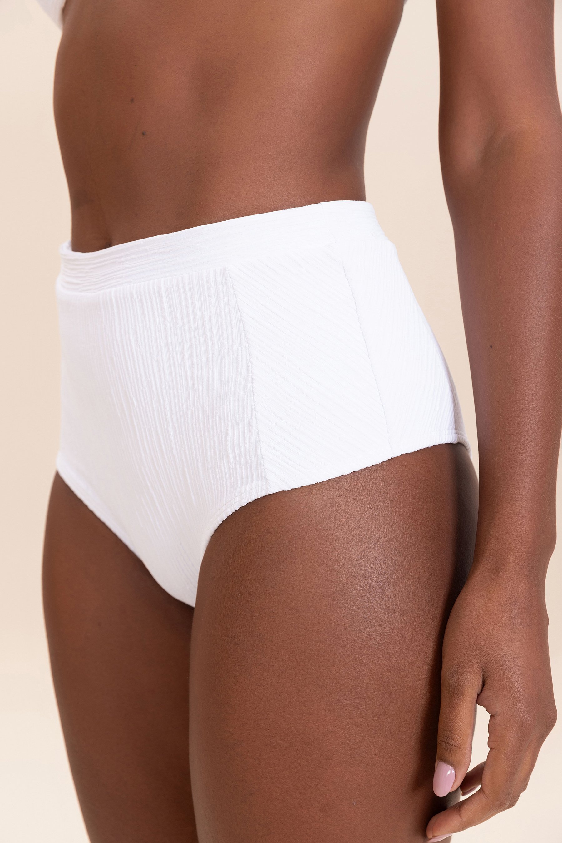 Tanga Hot Pant Curl