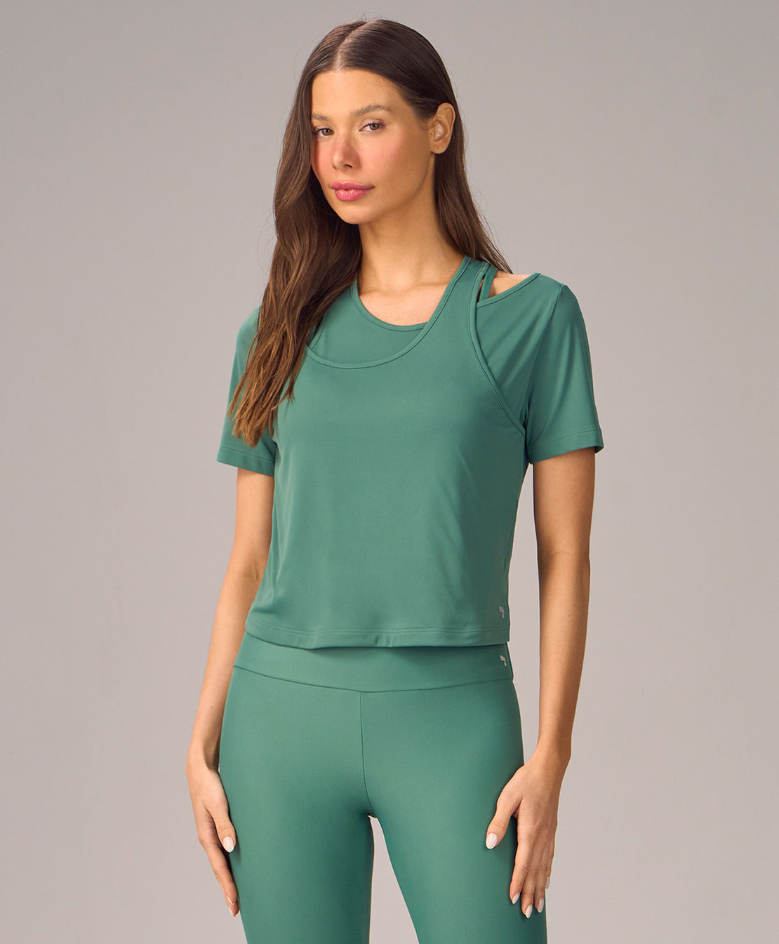 T-SHIRT CROPPED ASSIMETRICA