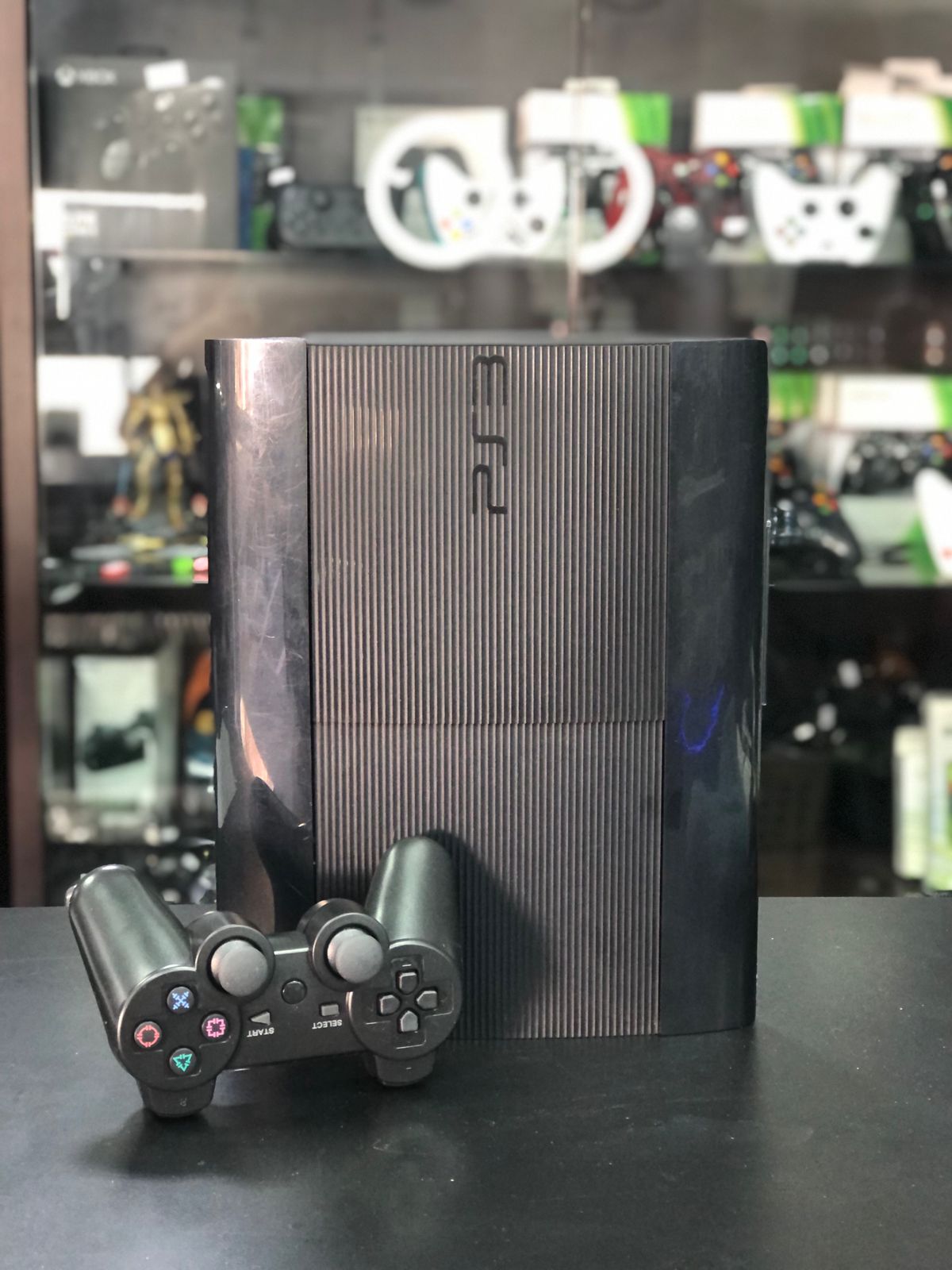 Playstation 3 Super Slim 1 tera Sistema H.e.n, + 01 controle s/fio paralelo preto + jogos - usado