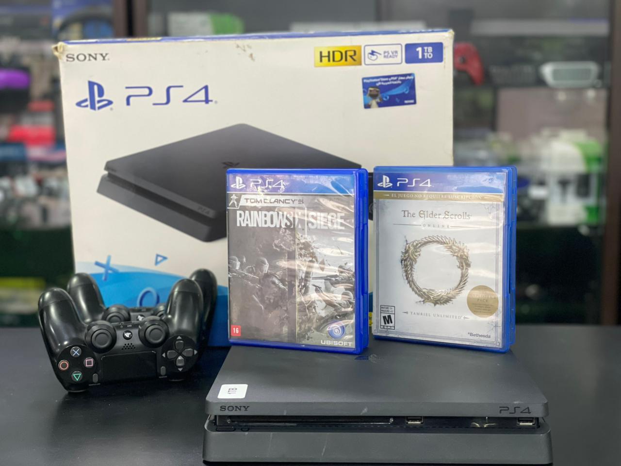 Playstation 4 Slim 1TB Preto + 2 Controles Originais + 2 Jogos Físicos – Revisado com Garantia