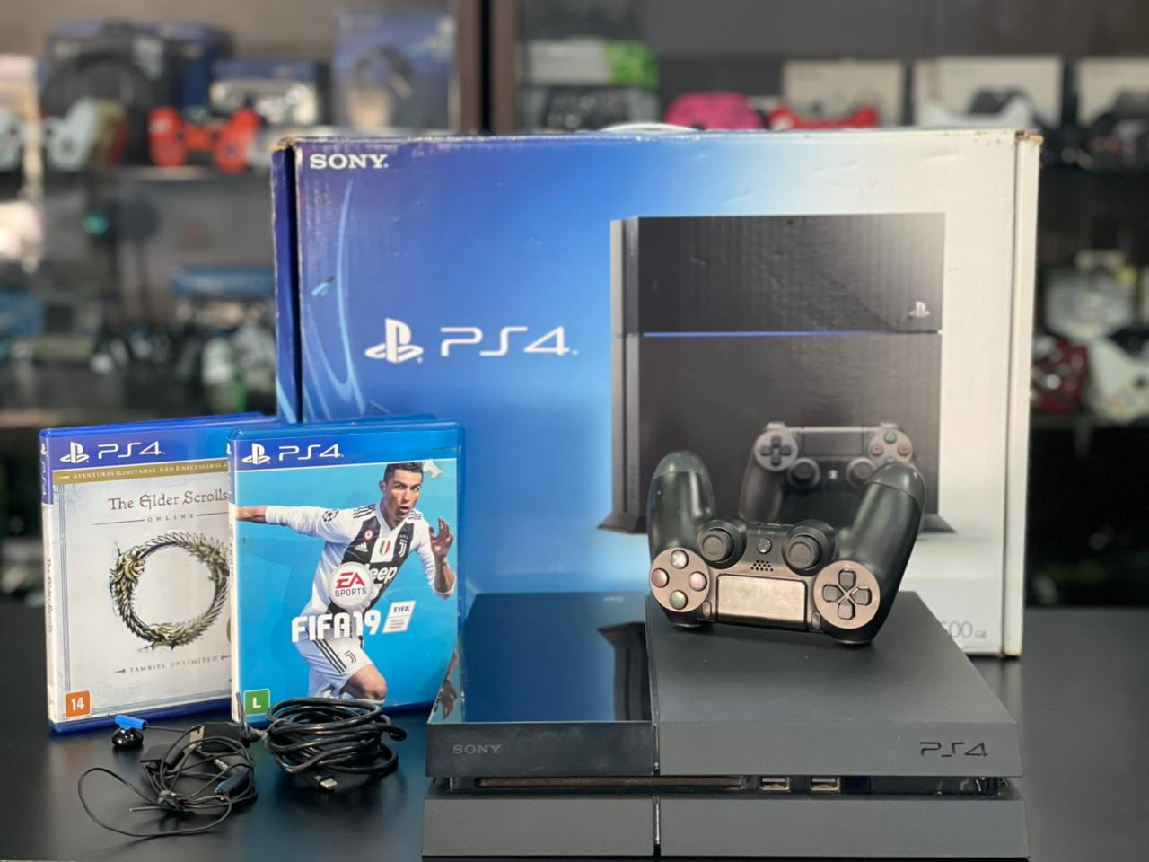 Playstation 4 500GB Preto + 02 Controles Sem Fio + 02 Jogos Mídia Física de Brinde Pronto para Jogar