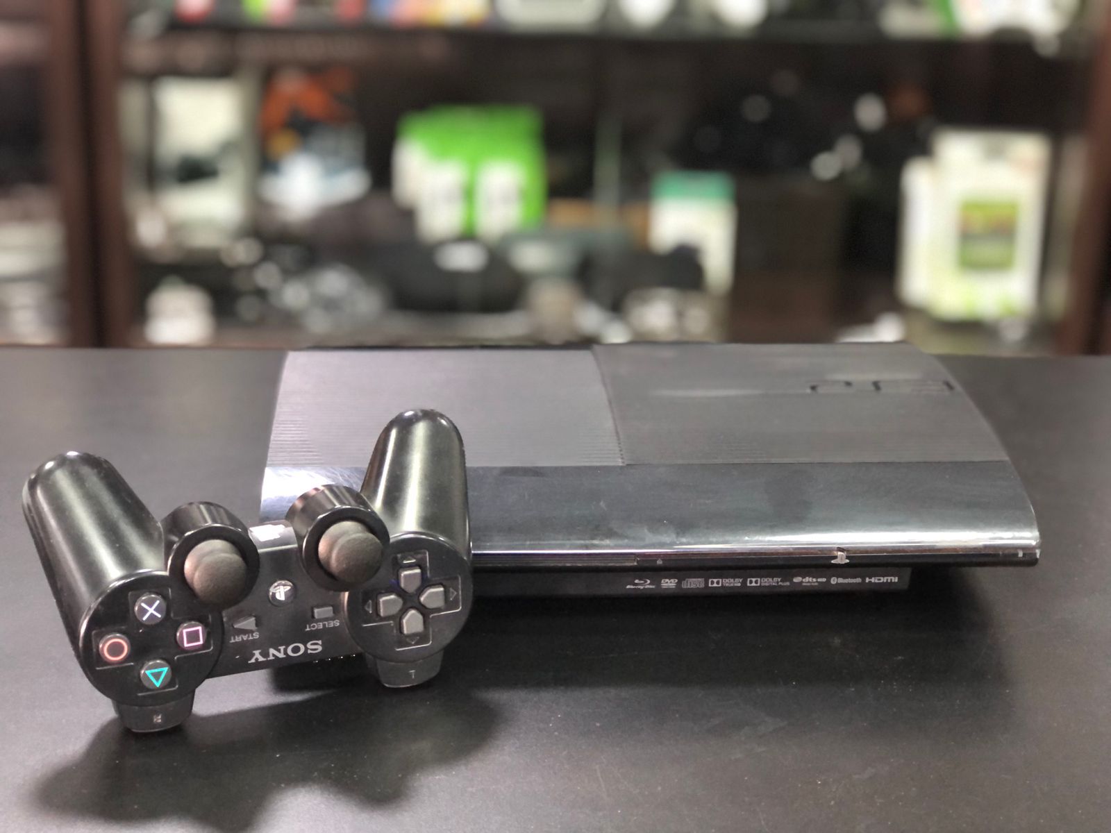 Playstation 3 Super Slim 1 Tera Sistema H.e.n, + 01 controle s/fio Original preto + jogos - usado