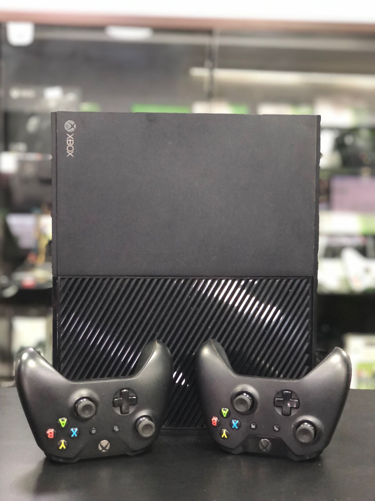 Xbox One Fat 01 tera + 2 Controles Originais - Item Usado