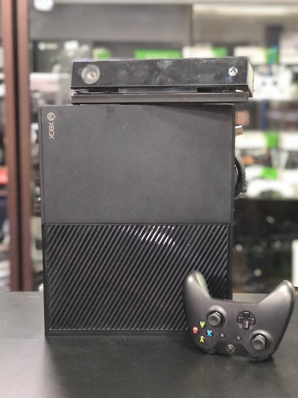 Xbox One Fat 01 tera + 1 Controle Original + 1 Kinect  - Item usado