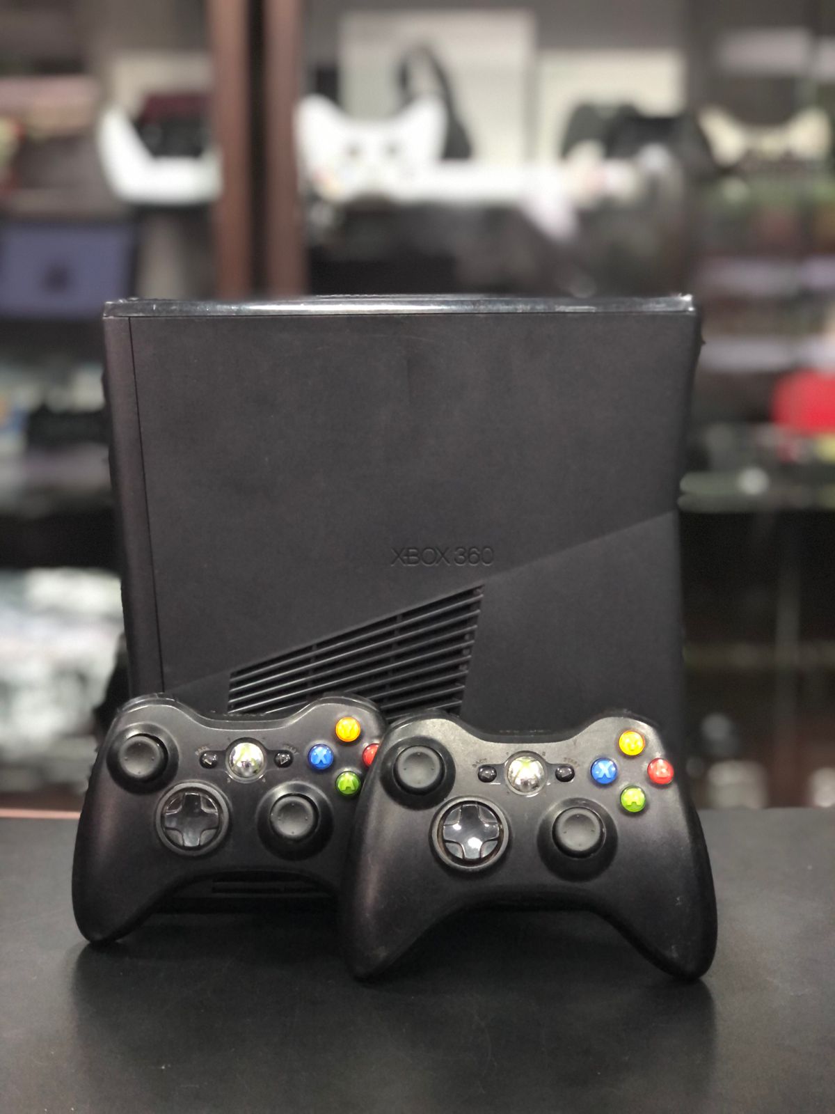 Xbox 360 Slim 500GB Preto Sistema Exploit + 2 Controles S/ Fio/+Jogos (Usado)