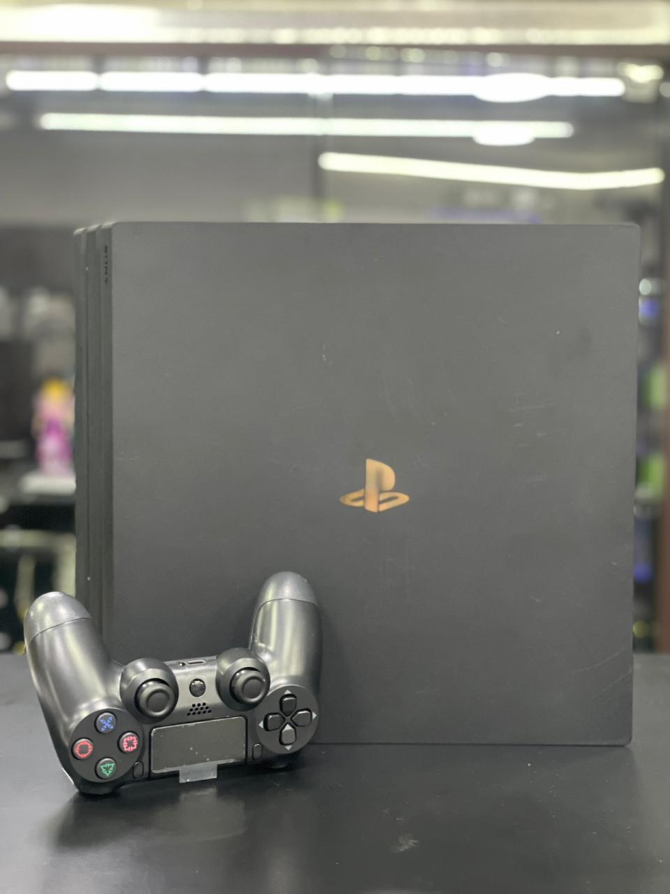 PlayStation 4 Pro 1TB Preto 01 Controle s/fio Preto - Item Usado