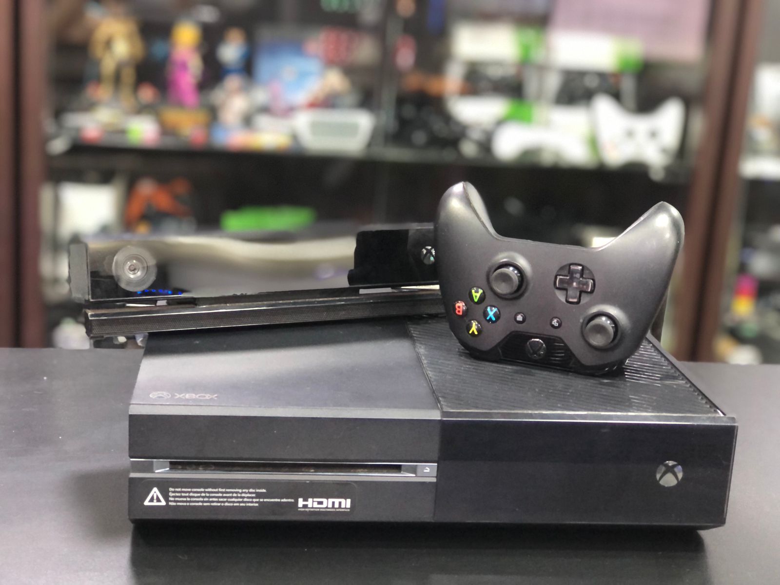 Xbox One Fat 01 tera + 1 Controle Original + 1 Kinect  - Item usado