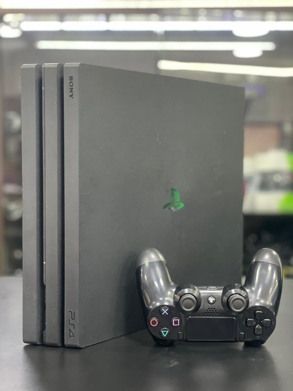 PlayStation 4 Pro 1TB Preto 01 Controle s/fio Preto Original - Item Usado