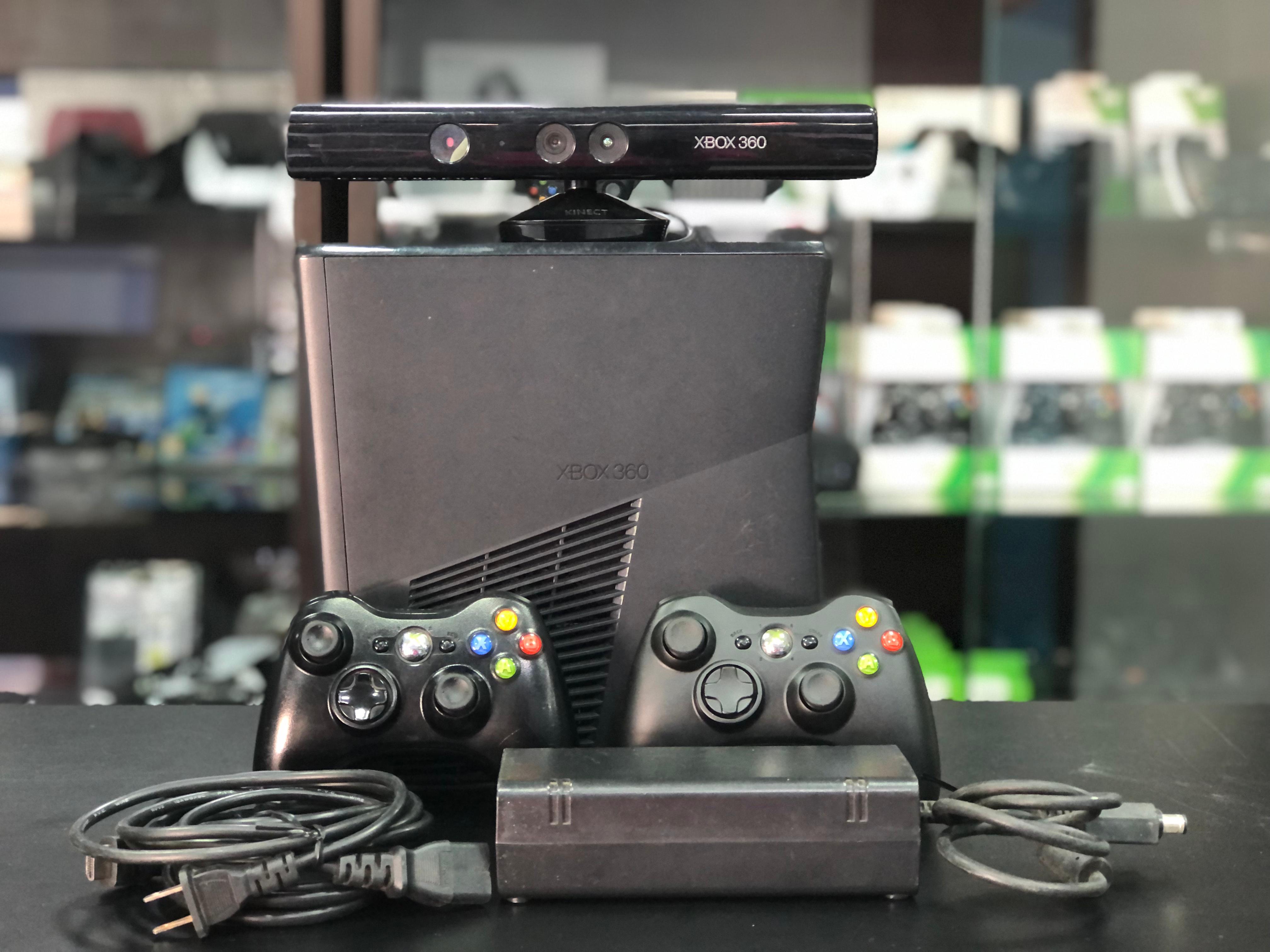 Xbox 360 Slim 500GB Preto Sistema Exploit + Kinect/ 2 Controles S/ Fio/+ Jogos (Usado)