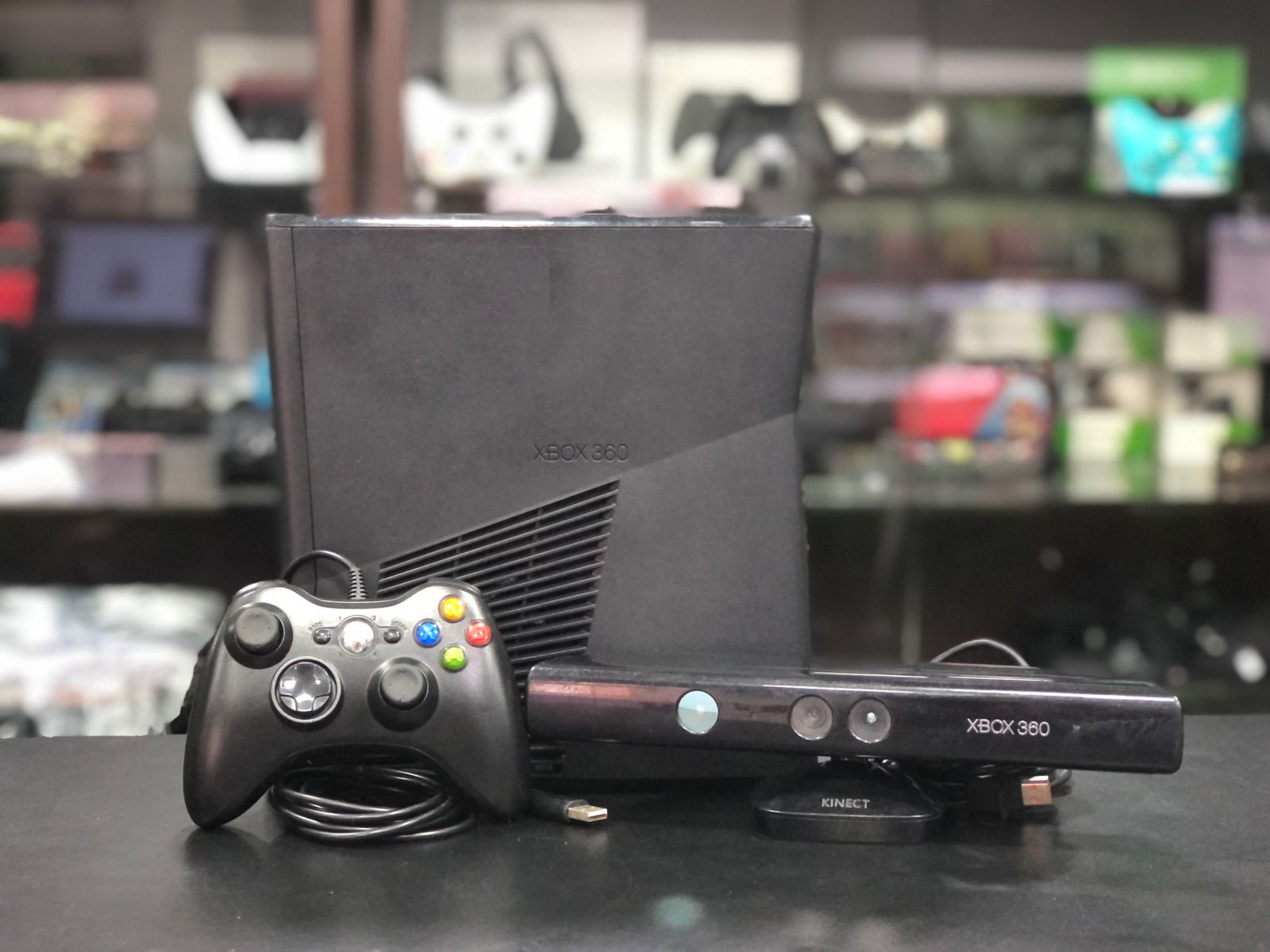 Xbox 360 Slim 500GB Preto Sistema Exploit +Kinect/ 1 Controle c/ Fio + Jogos (Usado)