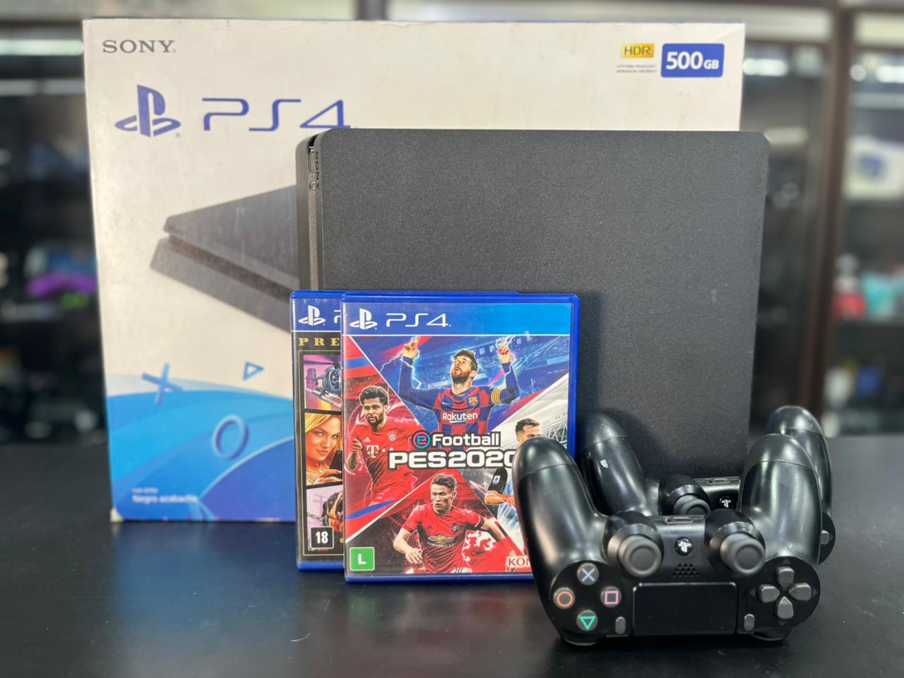 PLAYSTATION 4 500GB + 02 CONTROLES ORIGINAIS SEM FIO + PES 2020 + GTA V PREMIUM EDITION + FONE ORIGINAL PS4 + CAIXA