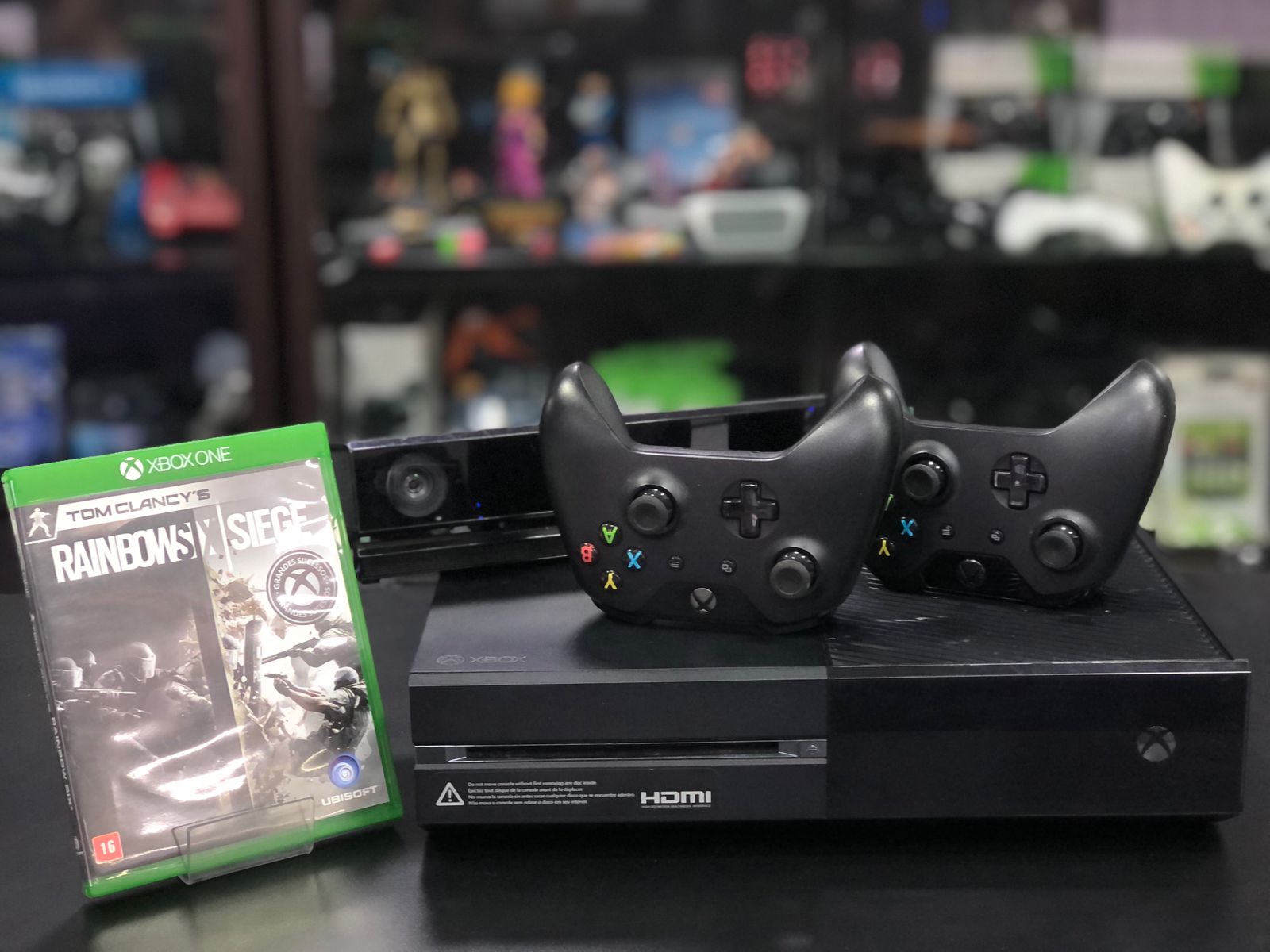 Xbox One Fat 01 tera + 2 Controles Originais + 1 Kinect + 01 Jogo - Item Usado