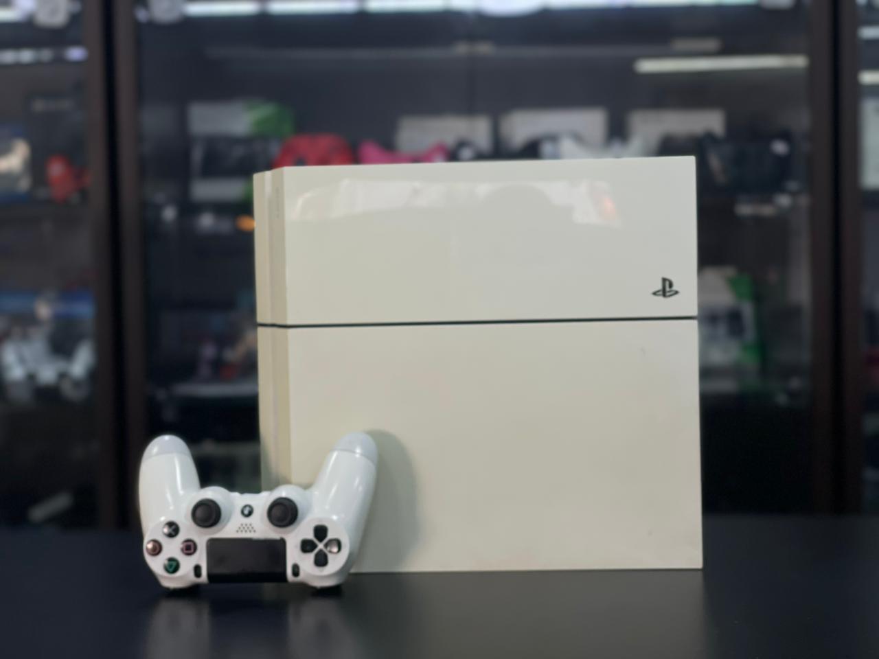 PlayStation 4 Slim Branco 1TB + Controle Original Branco + Jogo Brinde - Usado Revisado