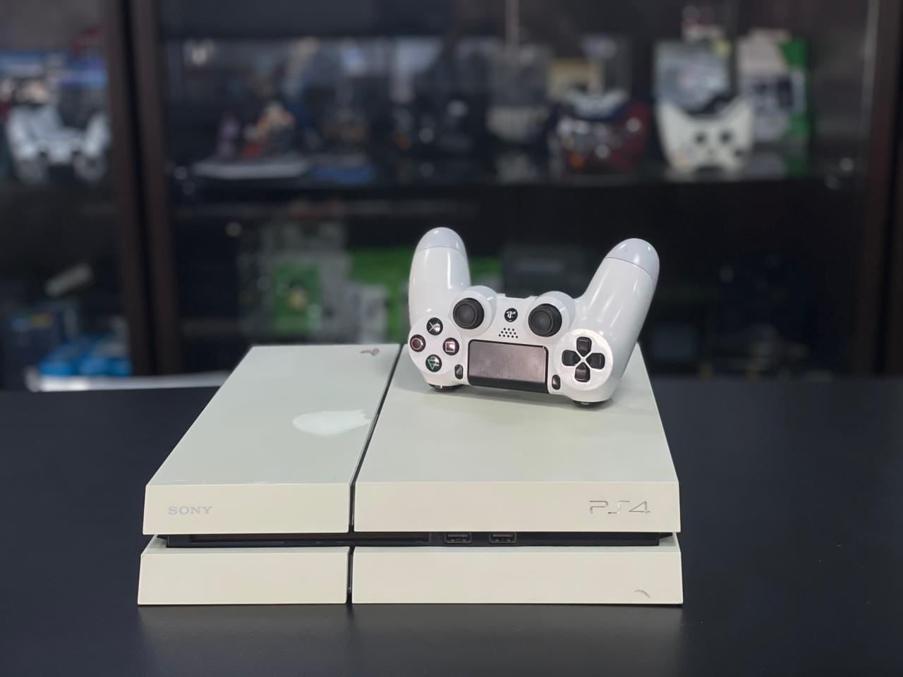 PlayStation 4 Slim Branco 1TB + Controle Original Branco + Jogo Brinde - Usado Revisado