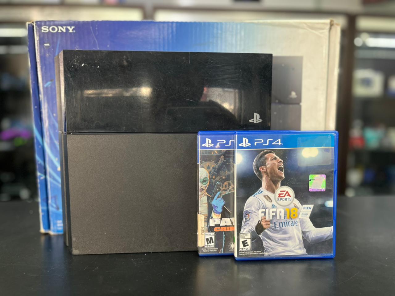 PLAYSTATION 4 FAT 500GB + 02 CONTROLES ORIGINAIS + FIFA 18 + PAYDAY 2 + CAIXA ORIGINAL