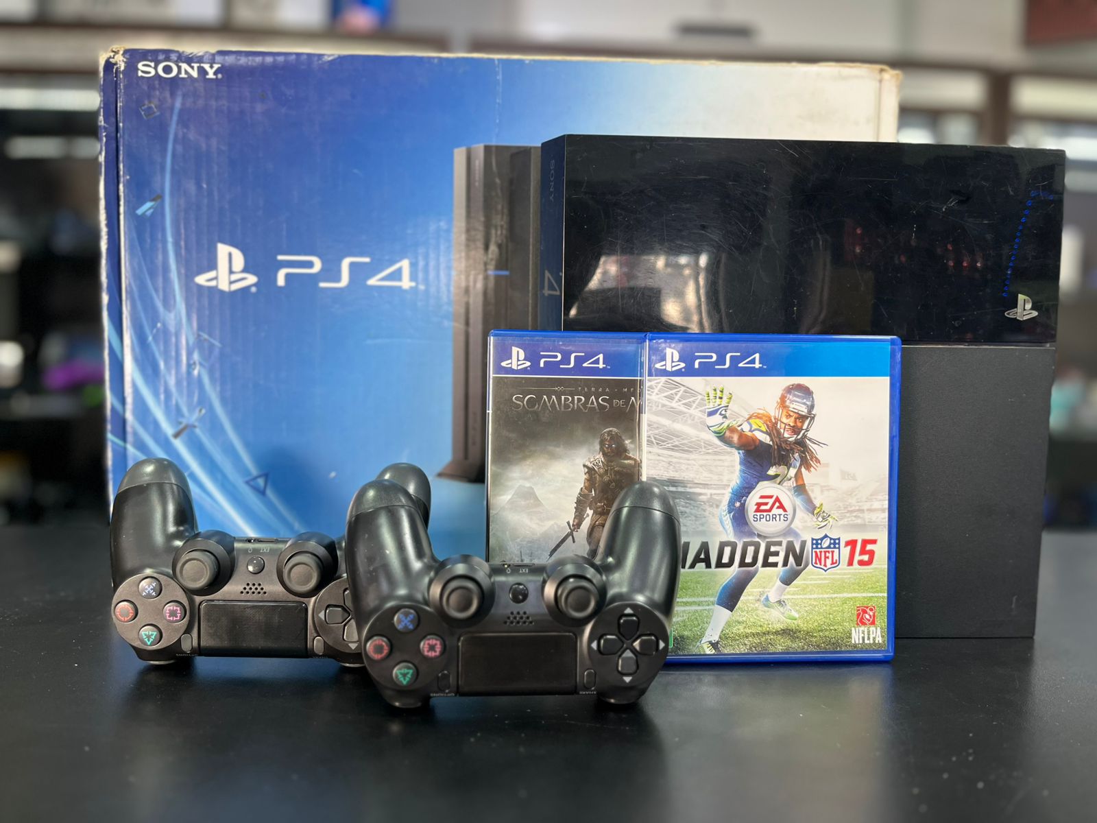 PLAYSTATION 4 FAT 500GB + 02 CONTROLES S/FIO + MADDEN NFL 15 + SOMBRAS DE MORDOR + CAIXA ORIGINAL PRONTO PARA JOGAR
