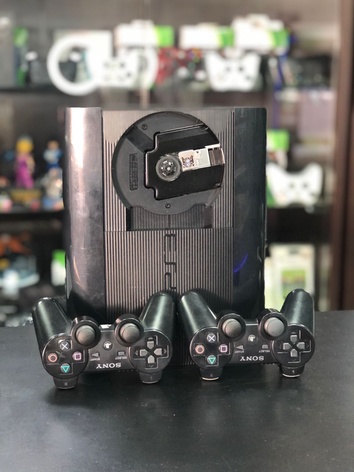 Playstation 3 Super Slim 1 tera Sistema H.e.n, + 02 controle s/fio Original preto + jogos - usado
