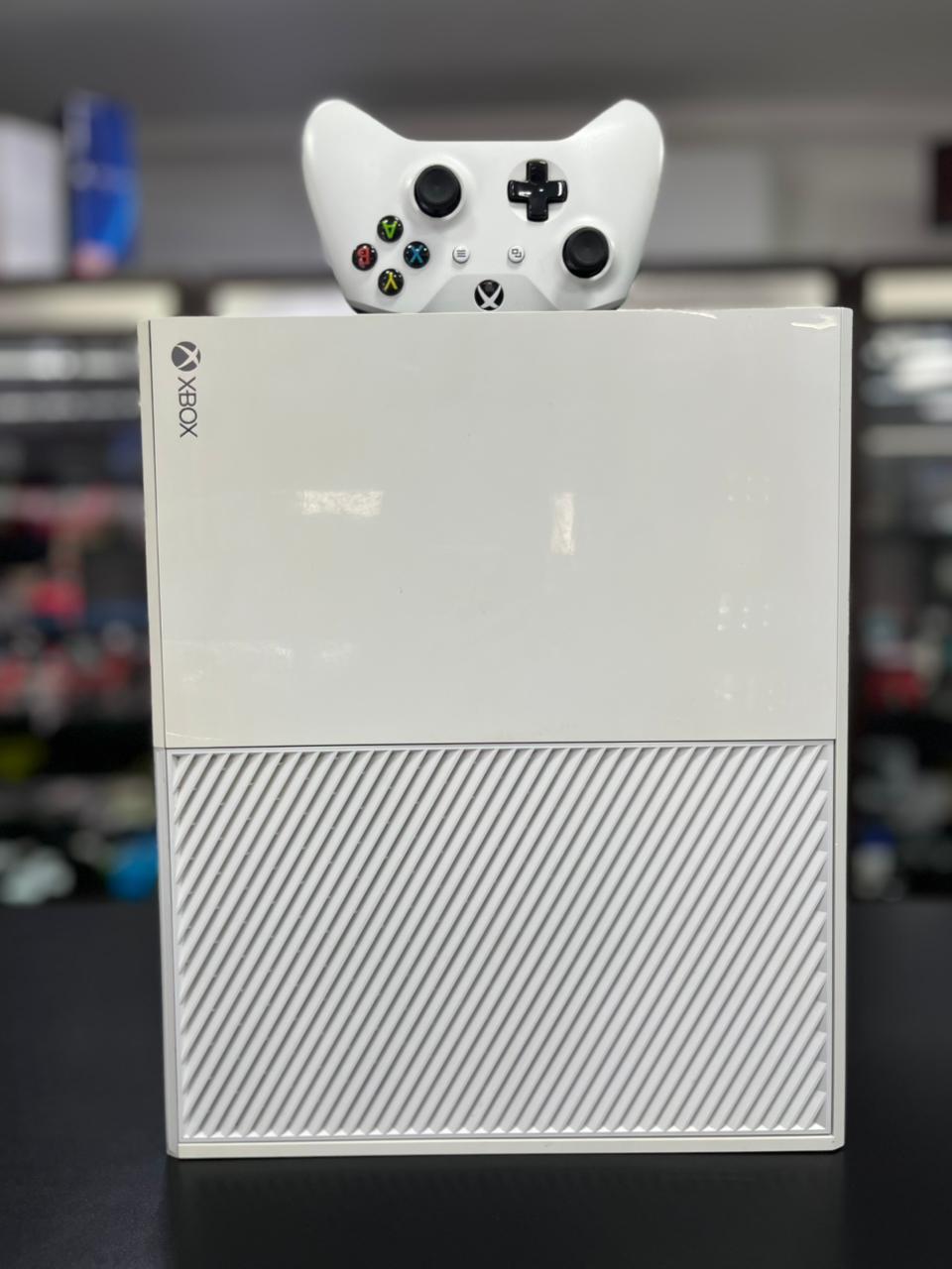Xbox One 500GB Branco + 01 Controle Original Revisado + 01 jogo de brinde pronto para jogar