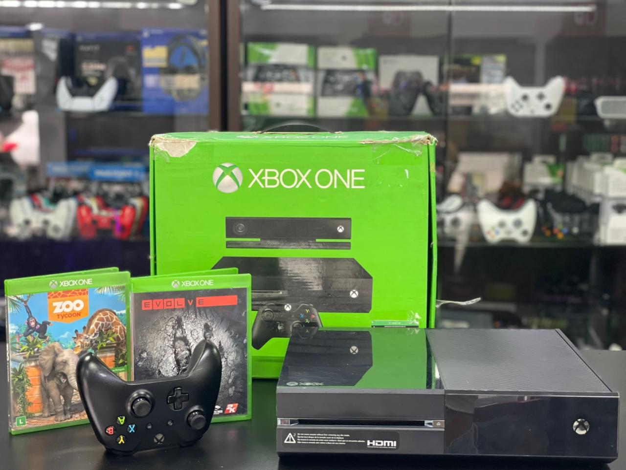 Xbox One 1TB + 01 Controle Original + 02 Jogos Físicos + Caixa Original - Item Revisado
