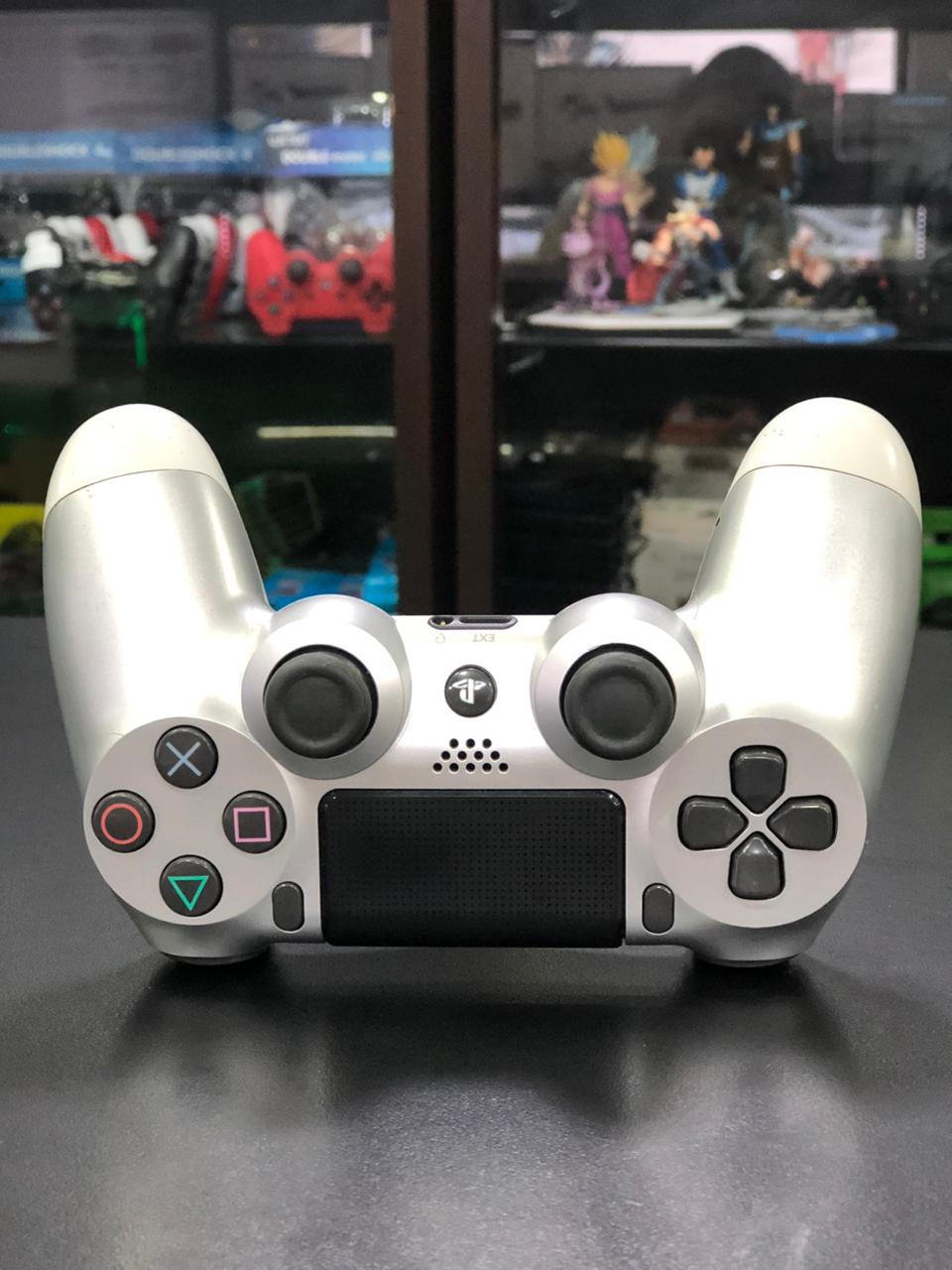 Controle PlayStation 4 sem fio prata primeira linha revisado