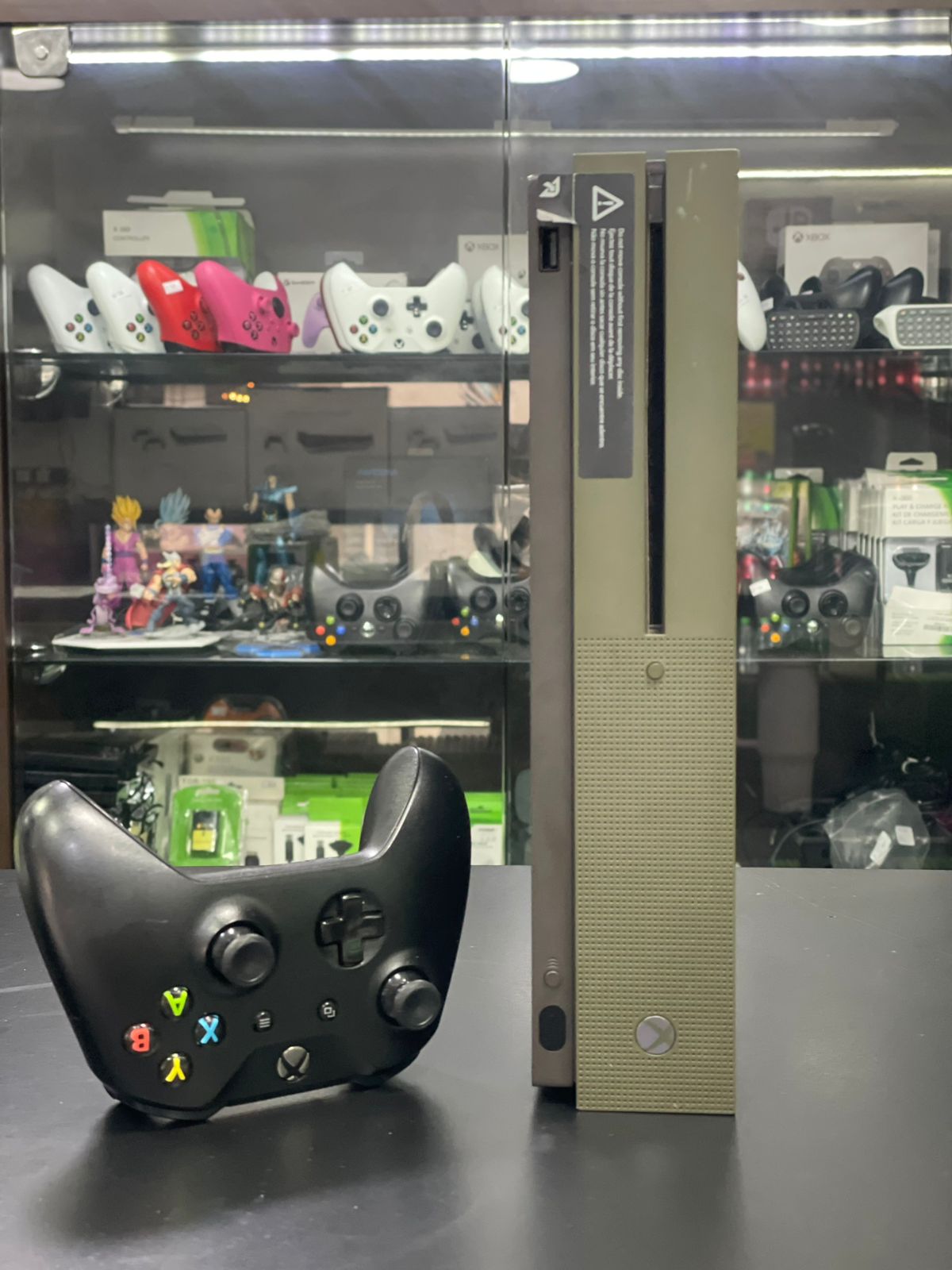 Xbox One S 1TB Edição Especial Batttelfield 1 Verde Militar 01 Controle original – 01 jogo Fisico