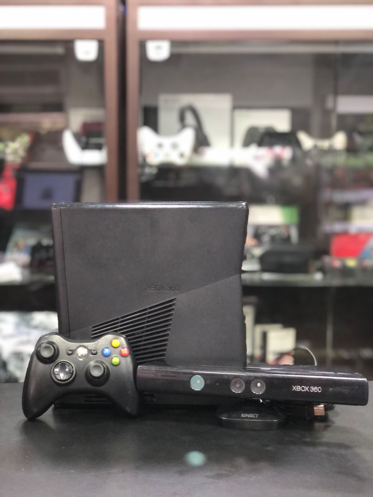Xbox 360 Slim 500GB Preto Sistema Exploit +Kinect/ 1 Controle S/ Fio + Jogos (Usado)