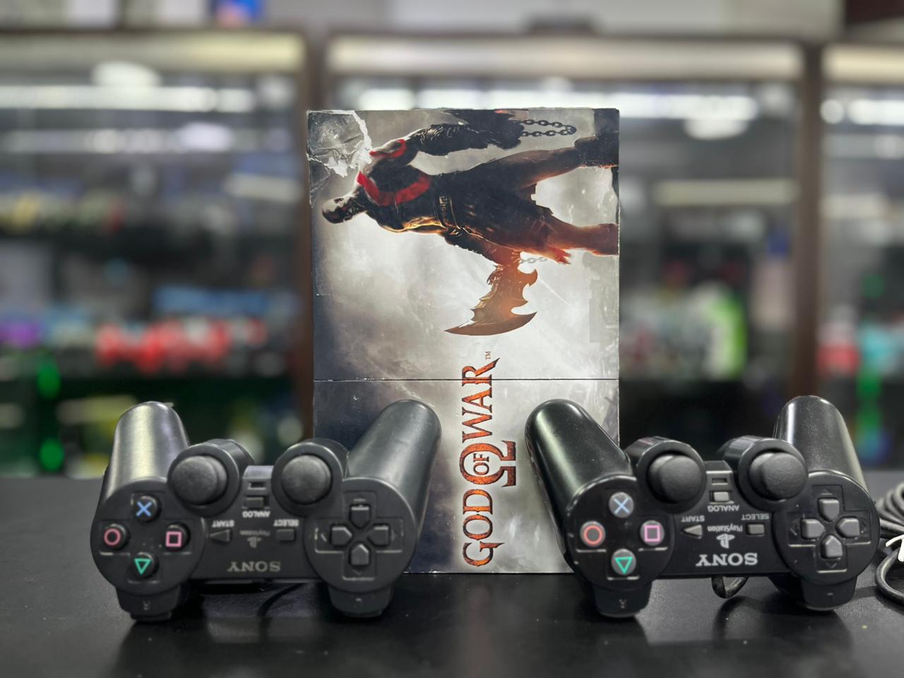 PlayStation 2 Slim Skin God Of War + 2 Controles + Jogos + HDMI | Revisado