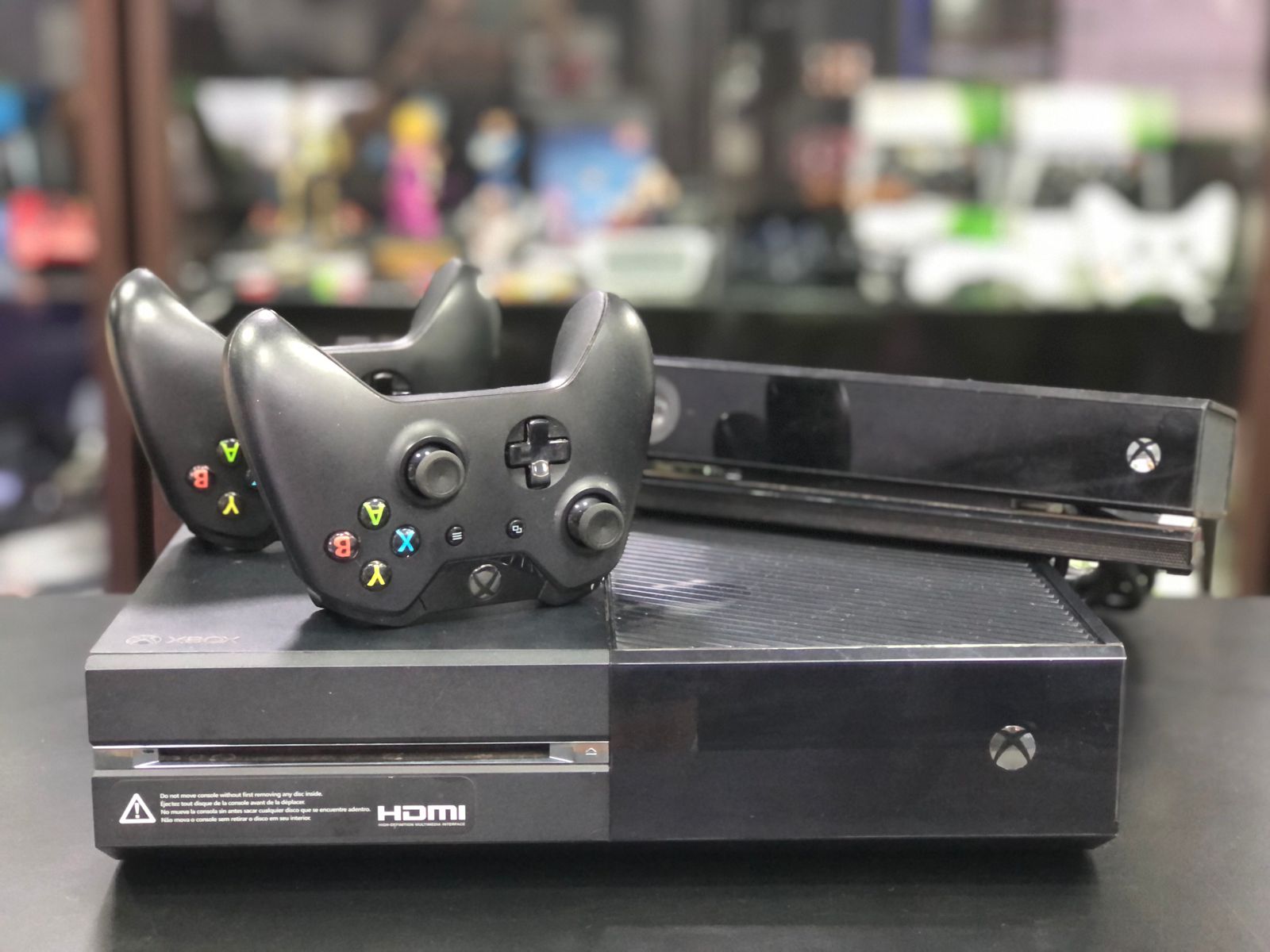 Xbox One Fat 01 tera + 2 Controles Originais + 1 Kinect  - Item Usado