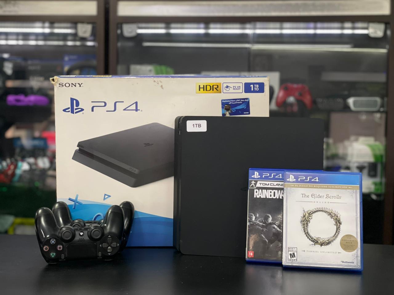 Playstation 4 Slim 1TB Preto + 2 Controles Originais + 2 Jogos Físicos – Revisado com Garantia