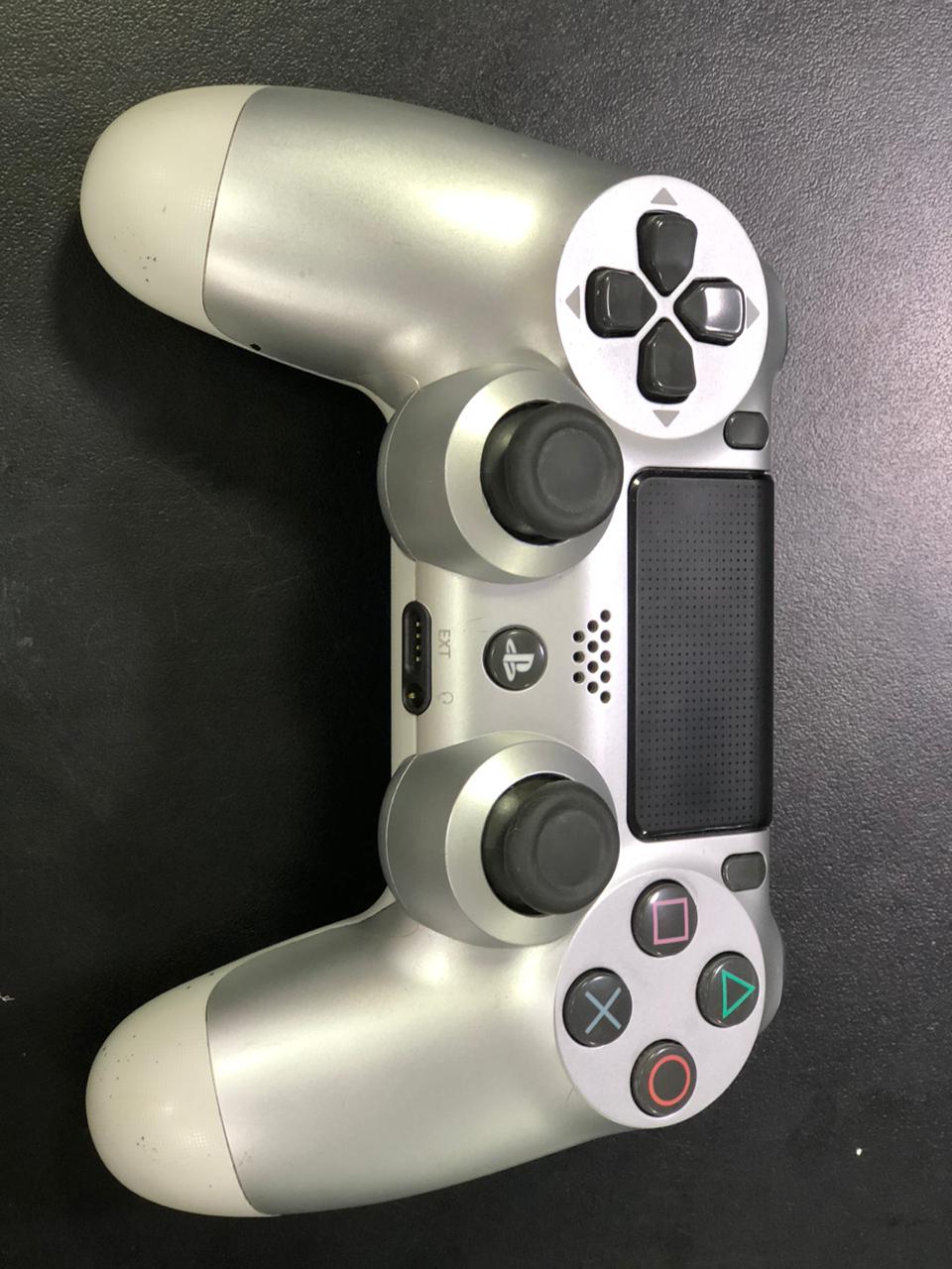 Controle PlayStation 4 sem fio prata primeira linha revisado